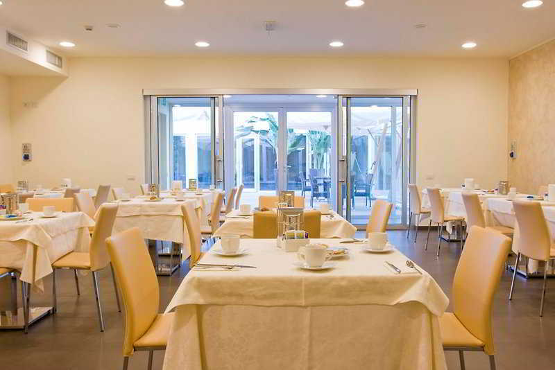Hotel Cube Ravenna Restoran fotoğraf